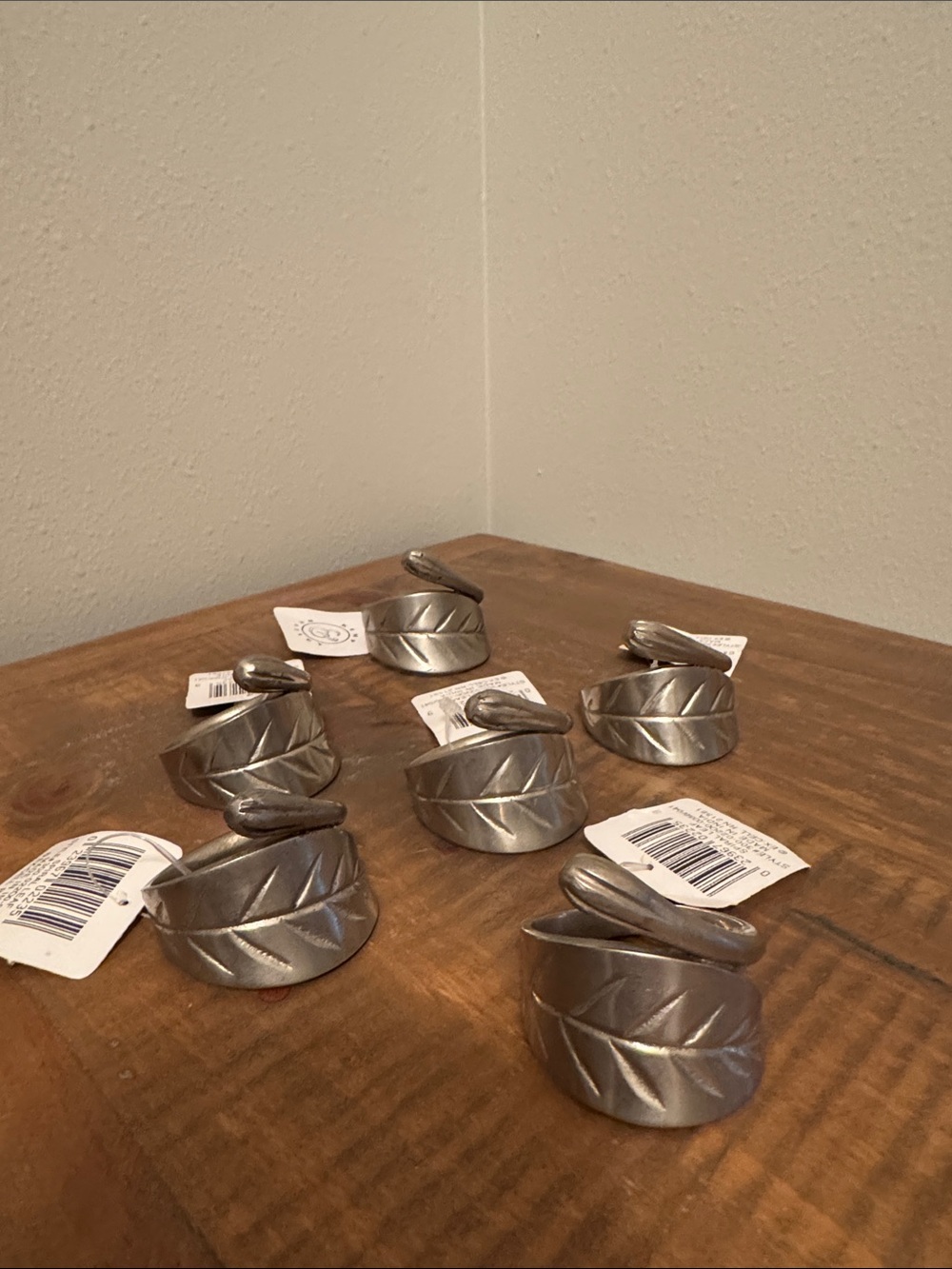 NWT Brushed Pewter Leaf Napkin Rings - Set of 6